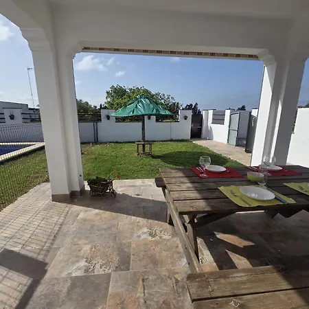 Semesterbostad No Grupos Casa Cuervi Con Piscina Privada En Conil Conil De La Frontera